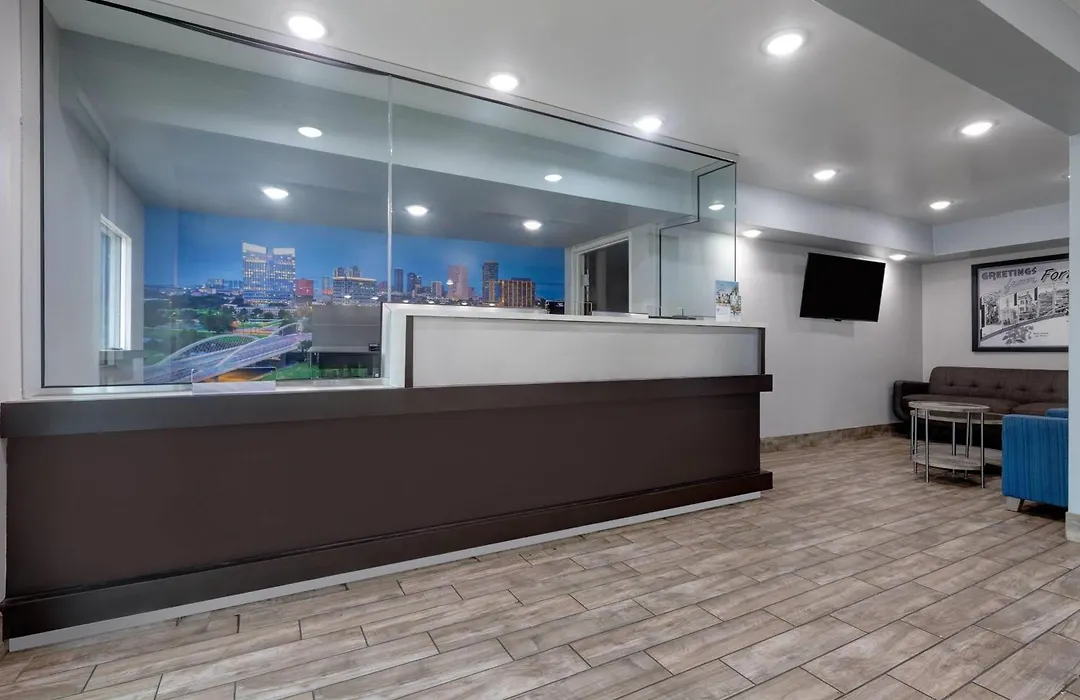 Super 8 By Wyndham Fort Worth Entertainment District-1