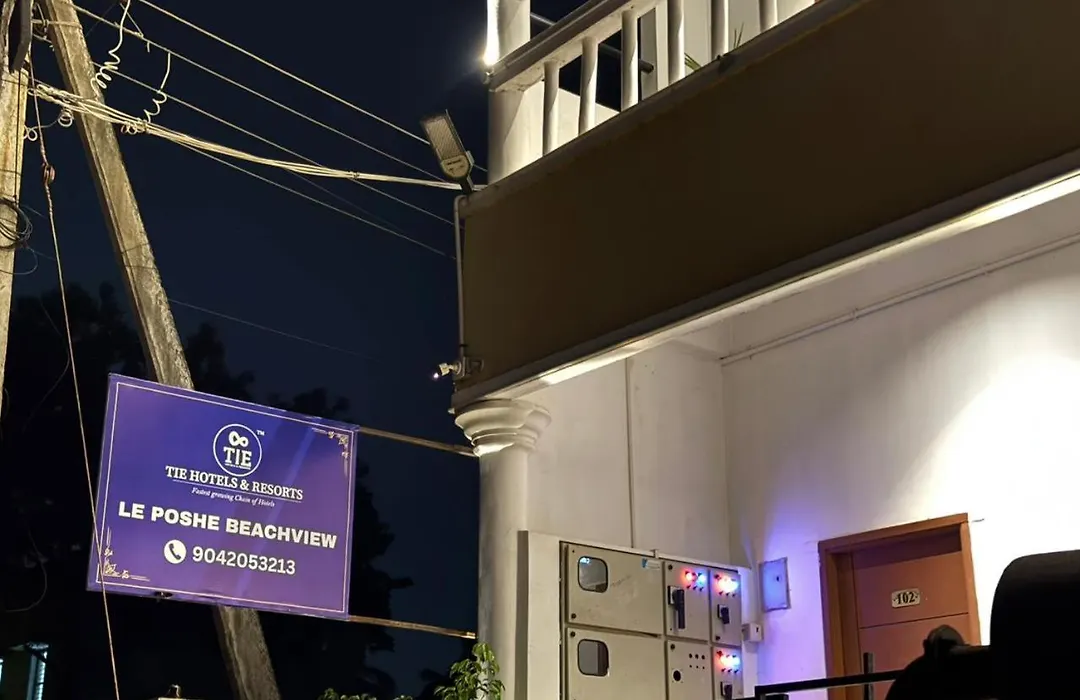 Le Poshe Beachview - Tie-1