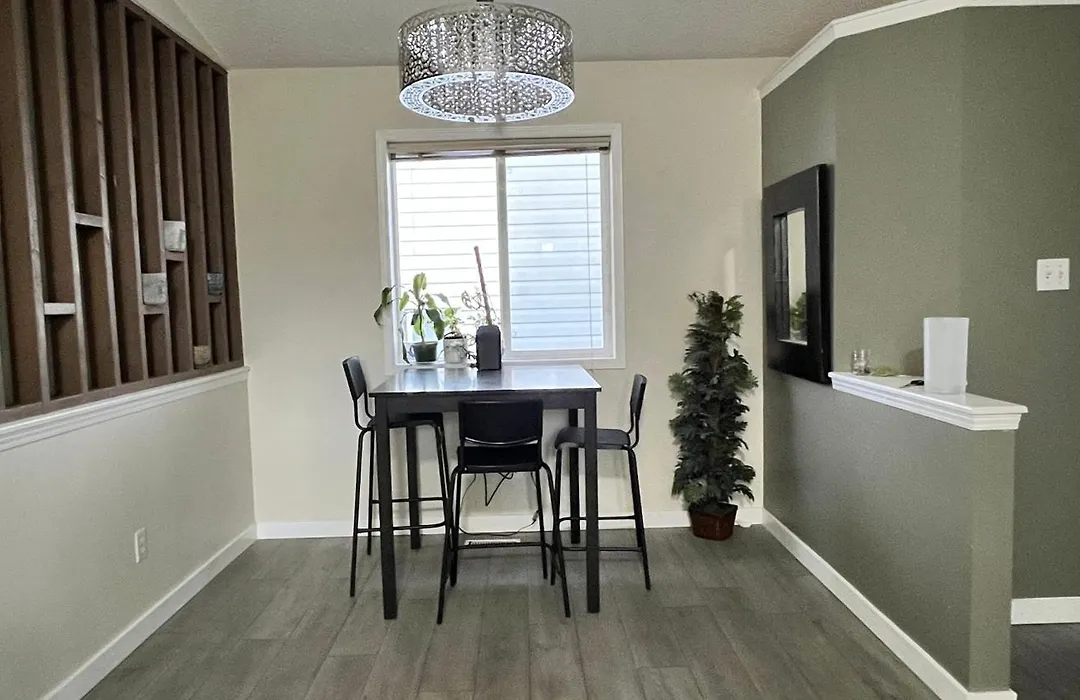 Private Rooms In A 3 Bedroom Guest House Close To Londonderry Mall 1 Person Per Room No Couples For Men Only-1