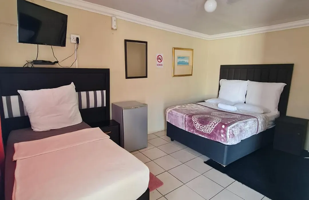 Hosthub Guest House-1