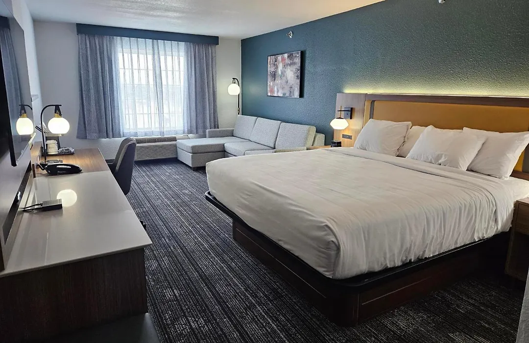 La Quinta Inn & Suites By Wyndham Minot-1