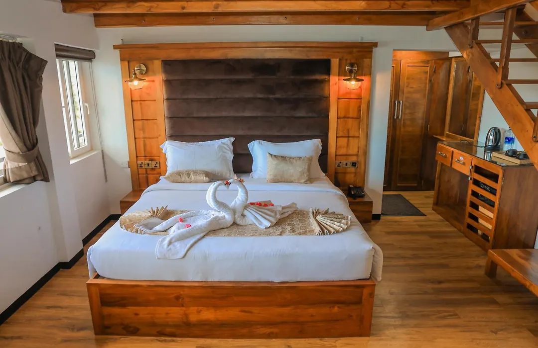 Queens Lake Cabin-1