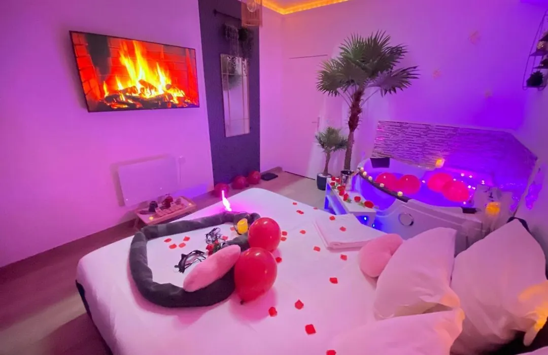 L'Escale Balneo'Romantique - Loveroom - Jacuzzi & Petit Dejeuner-1