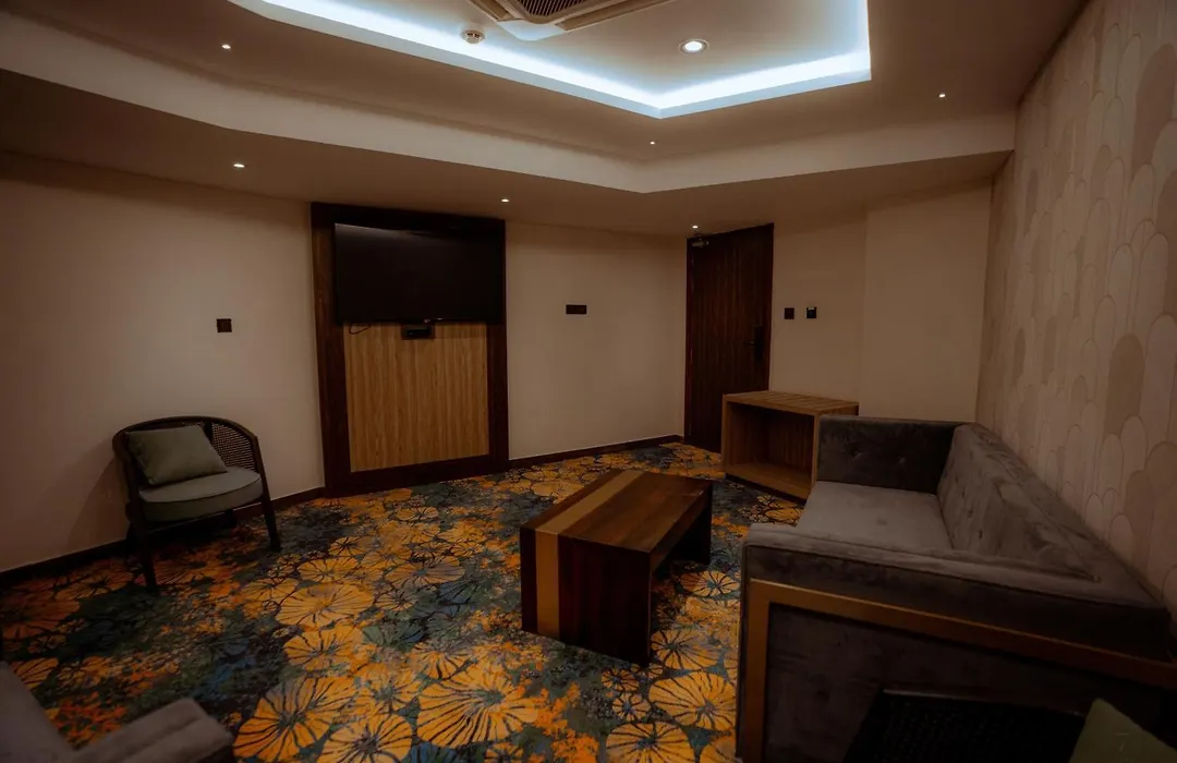 Royal Ritz-1