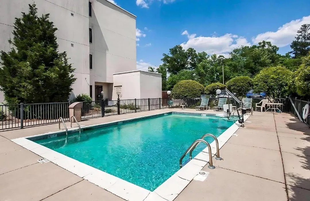 Travelodge By Wyndham Flowood-1