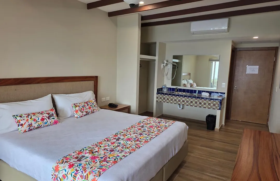 Dmytri'S Original La Fonda Restaurant & Hotel-1