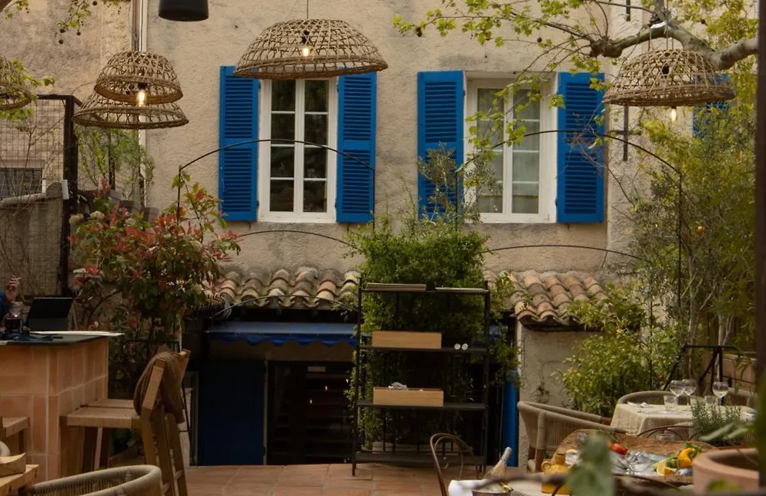 Le Clos Des Arômes-1