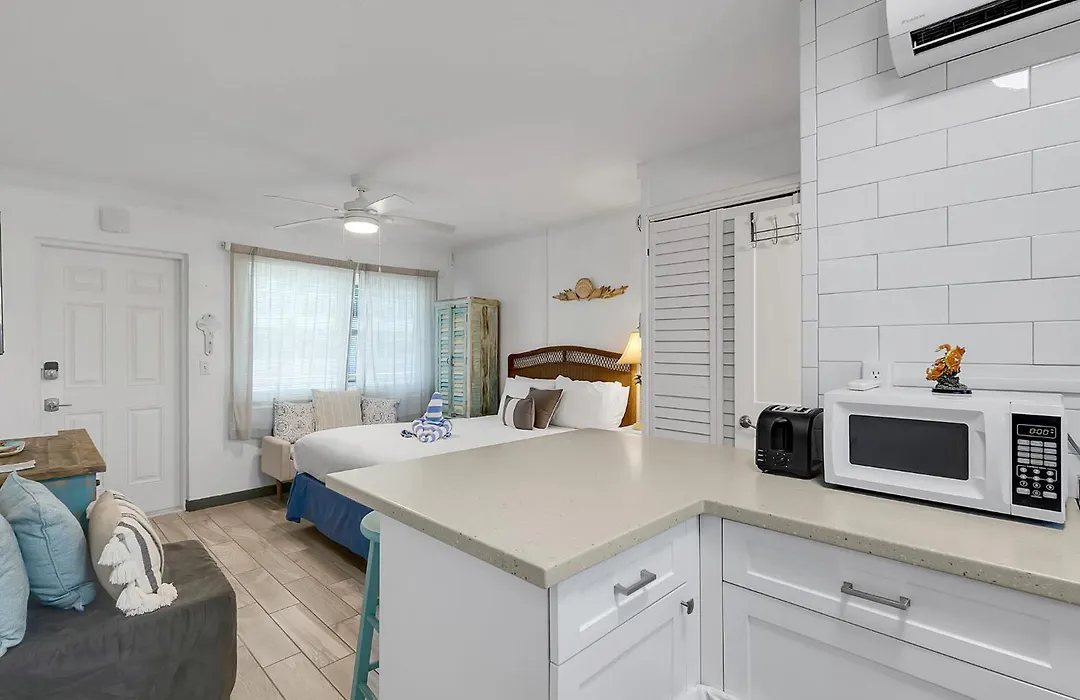 Tropic Terrace Suite #50 - Beachfront Resort-1