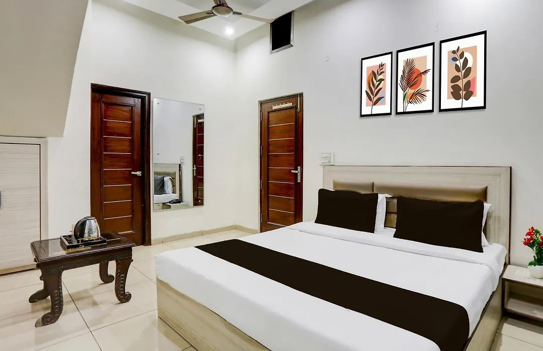Hotel O By Oyo Lohgarh Road Zirakpur Formerly Jb Plaza-1
