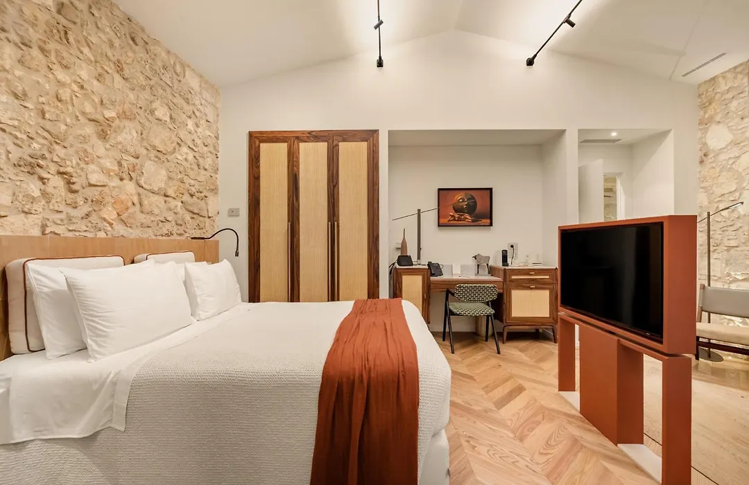 Cool Dreams Luxury Rooms-1