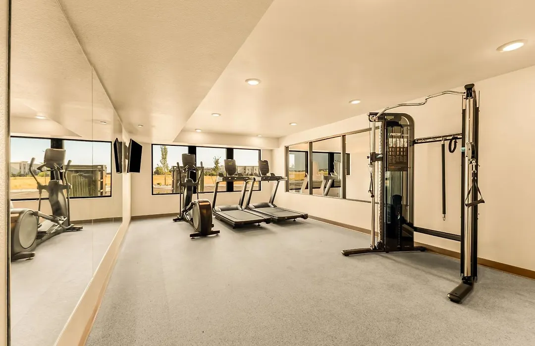 Livaway Suites Seattle- Renton-1