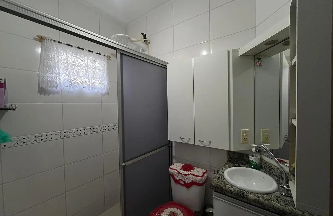 Casa compartilhada com suíte privativa-1