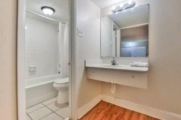 Budgetel Inn And Suites Glenwood-1