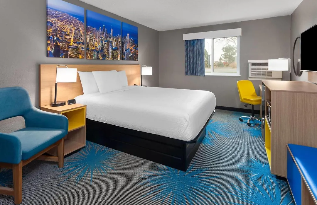 Days Inn By Wyndham Waukegan Great Lakes-Free Breakfast And Naval Base Shuttle-1