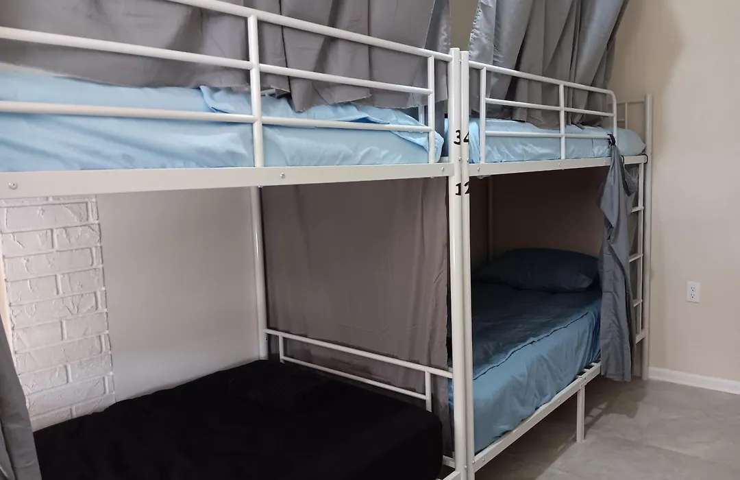 Hostel Tampa, 15 Minutes To Airport, Near Ybor City, Downtown, Self Check-In-1