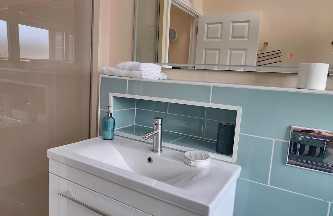 Clifton House O2 & Excel Rooms With Private Bathroom And Breakfast Option-1