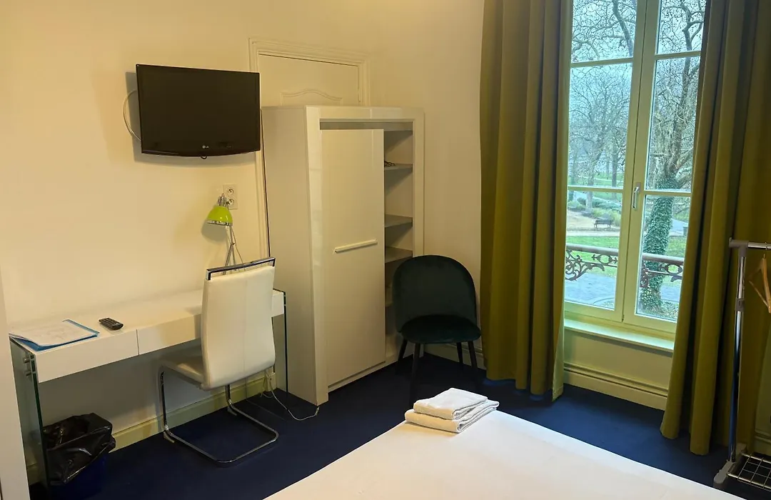 Hotel Couleurs Sud 46 Chambres Avec Ascenseur Et Bar-Restaurant Centre Ville-Gare Charleville-Mezieres-1