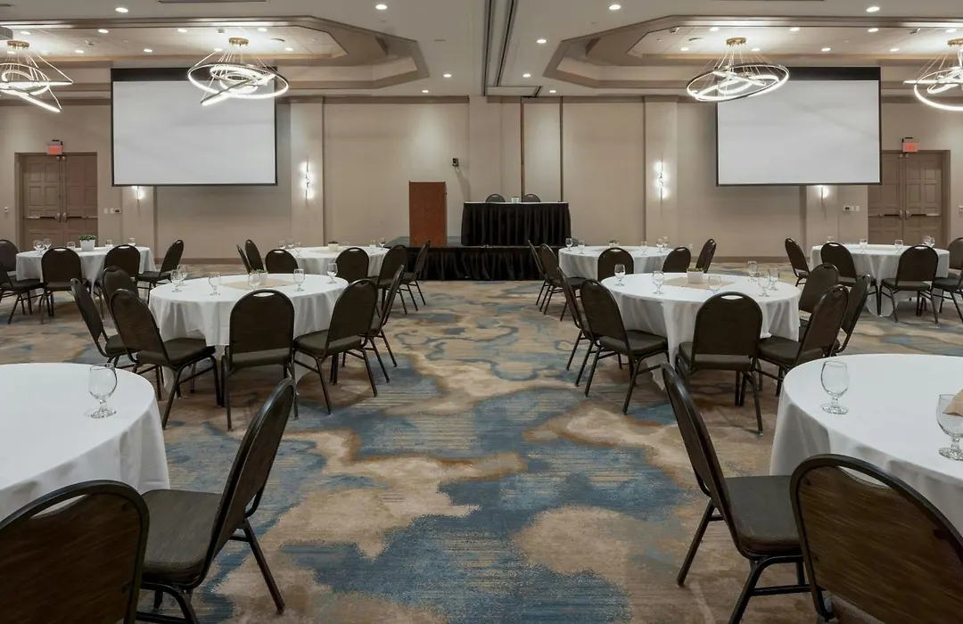 Oshkosh Marriott Waterfront Hotel & Convention Center-1