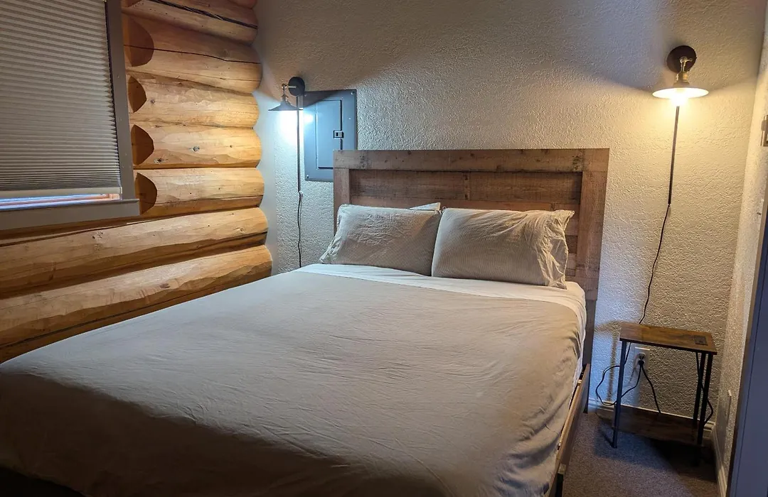 Twin Peaks Hotel Cabins-1