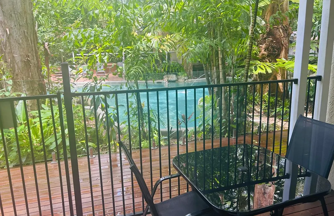 Palm Cove Tropic Apartments-1