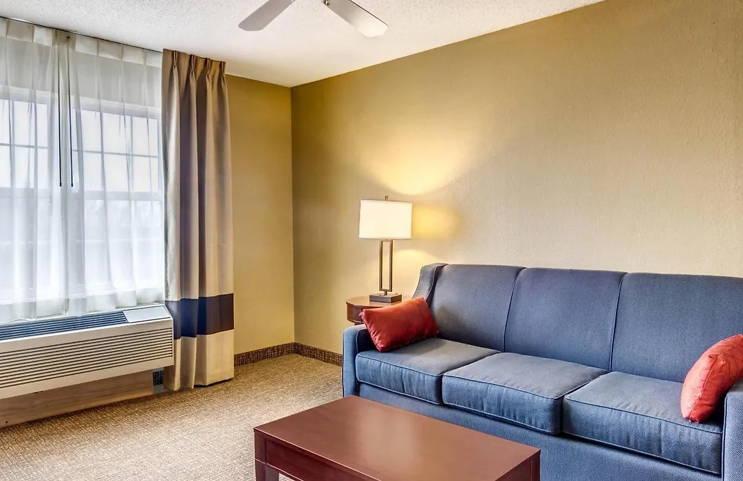 Comfort Inn & Suites Grafton-Cedarburg-1