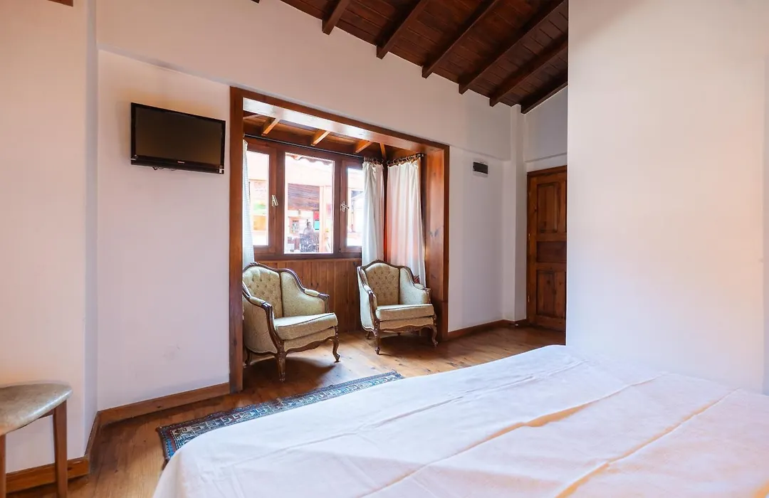 Amazon Petite Palace-1