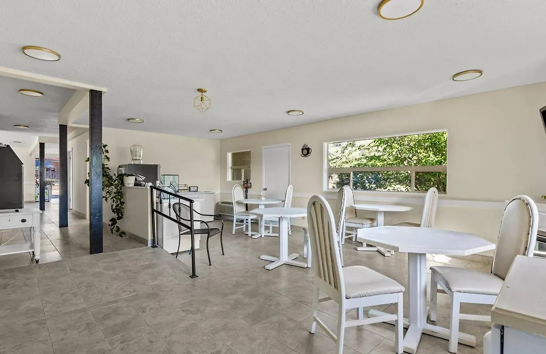Red Arrow Inn & Suites, A Travelodge By Wyndham-1