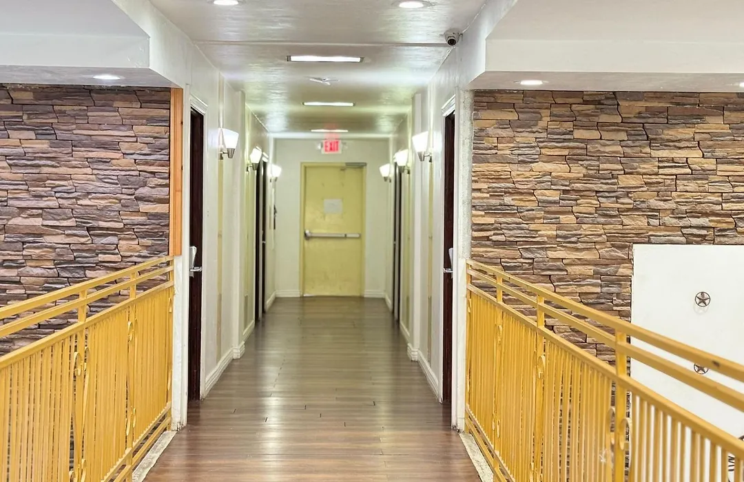 Alien Residence Inn-1