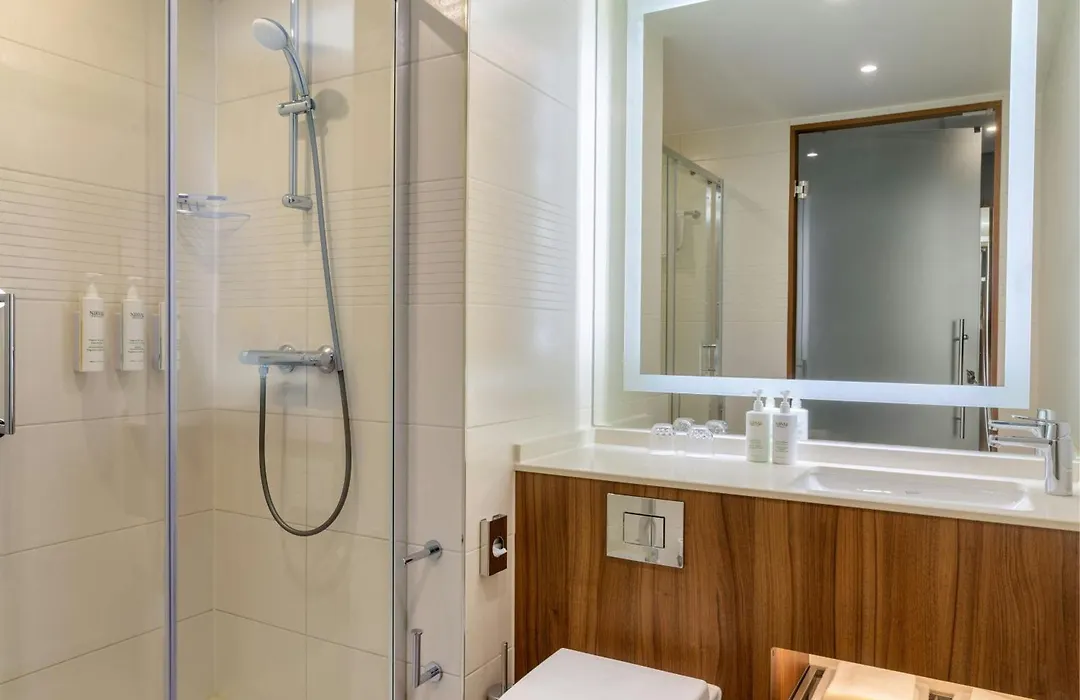 Courtyard By Marriott Amsterdam-1