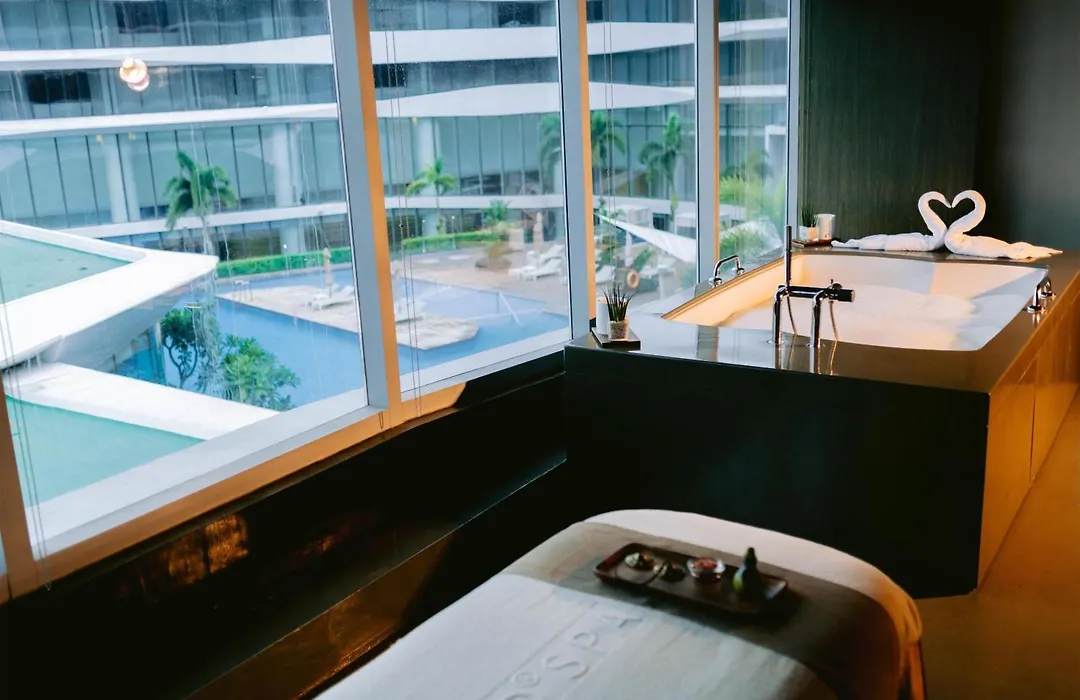 Conrad Manila-1