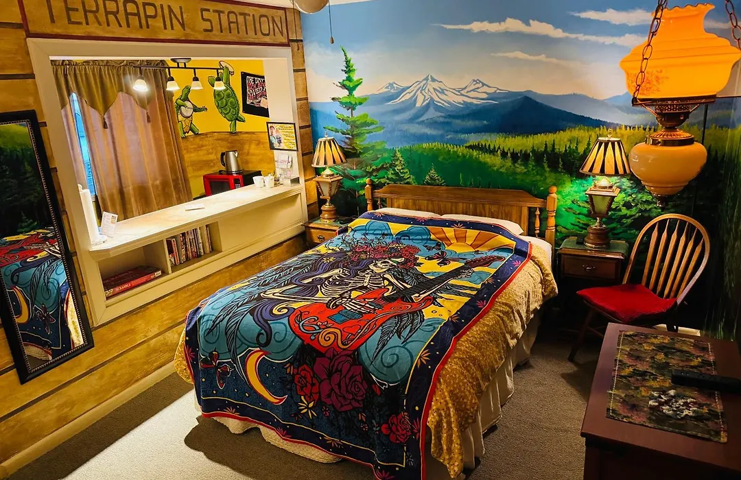 Itty Bitty Inn-1