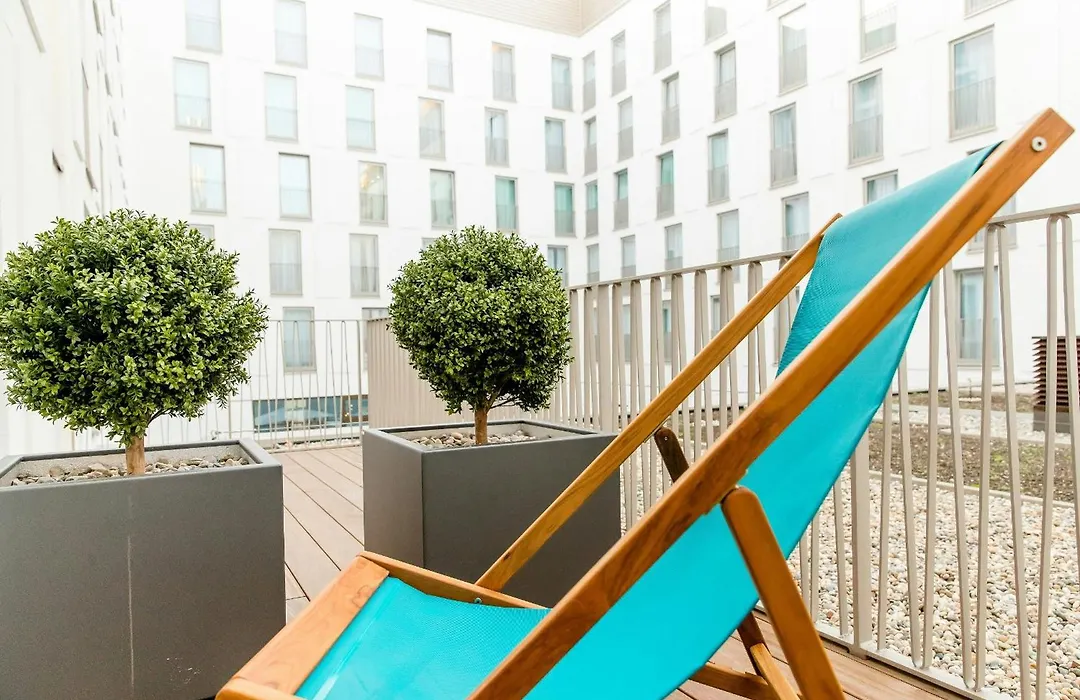 Motel One Koeln-Neumarkt-1