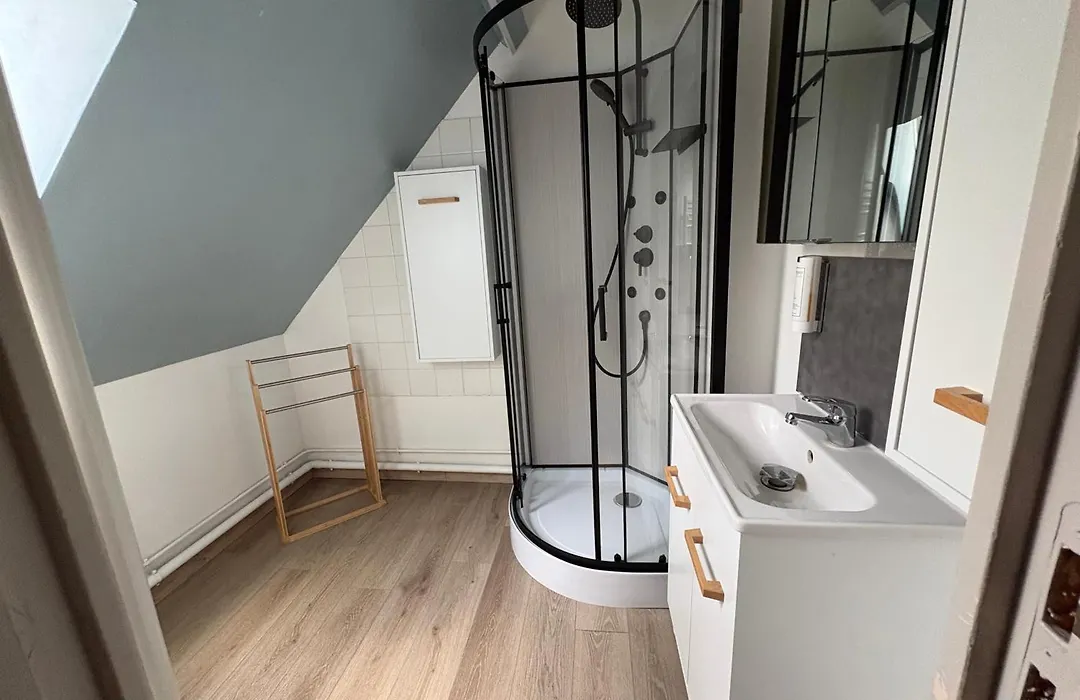 Logis Hotel- Restaurant Le Relais Guillaume De Normandy-Parking Gratuit--Vue Baie Terrasse-Calme-Bornes Electrique-Local Velos Securise-1