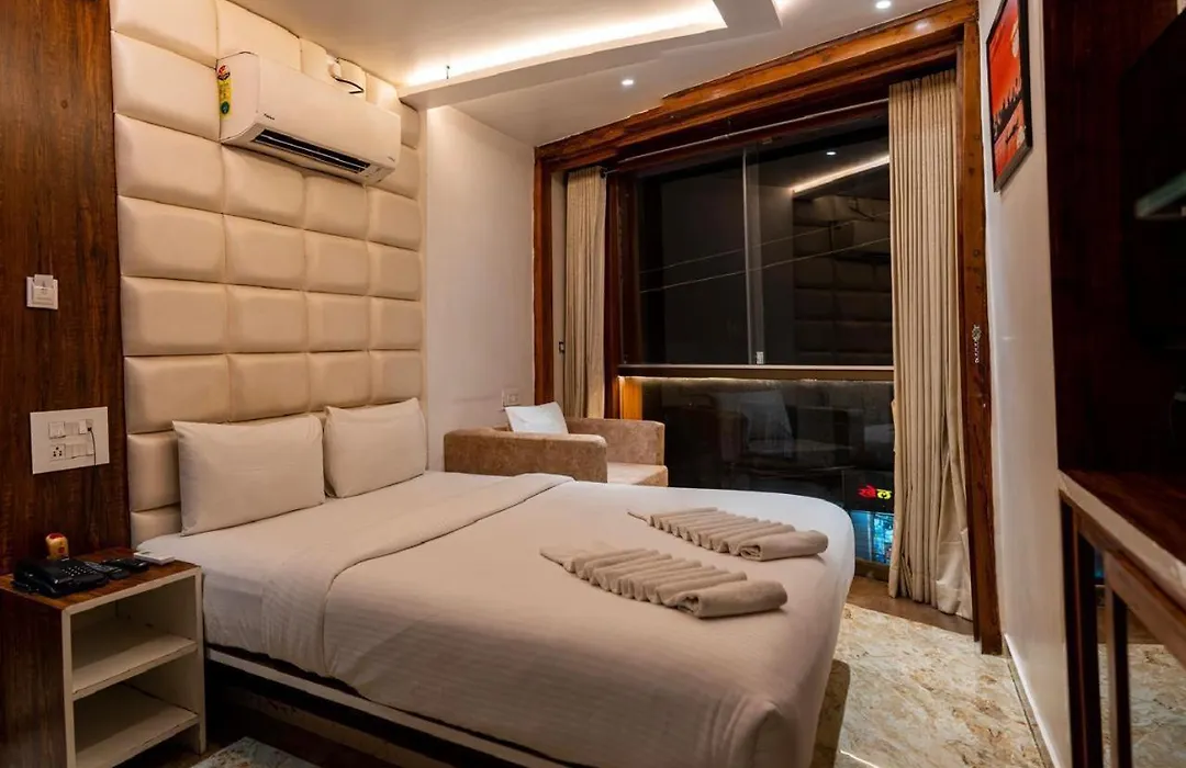 Krishna'S Wood Villas-1