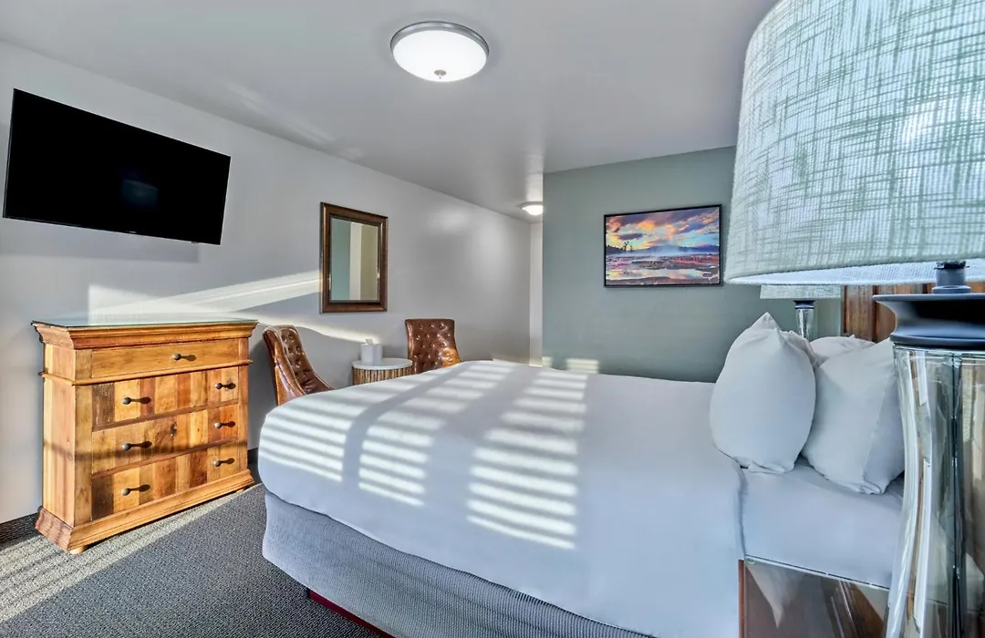 Roosevelt Hotel - Yellowstone-1