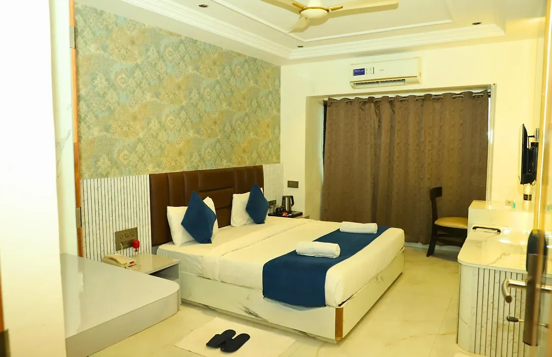 Hotel Shirdi Park Inn 80 Meters From Sai Samadhi Temple-1