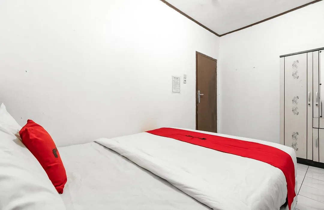 Reddoorz Near Pondok Indah Water Park-1