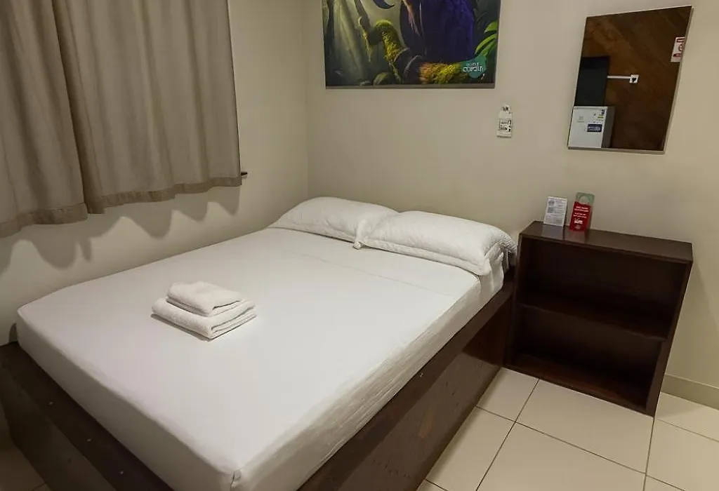 Hotel Cop 30-1