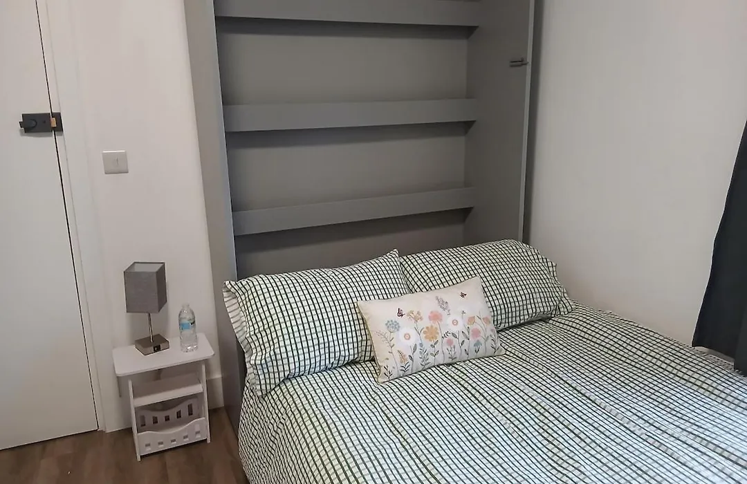 Central En-Suite Room, Wifi, Kitchen And Laundry Access - Room 5-1