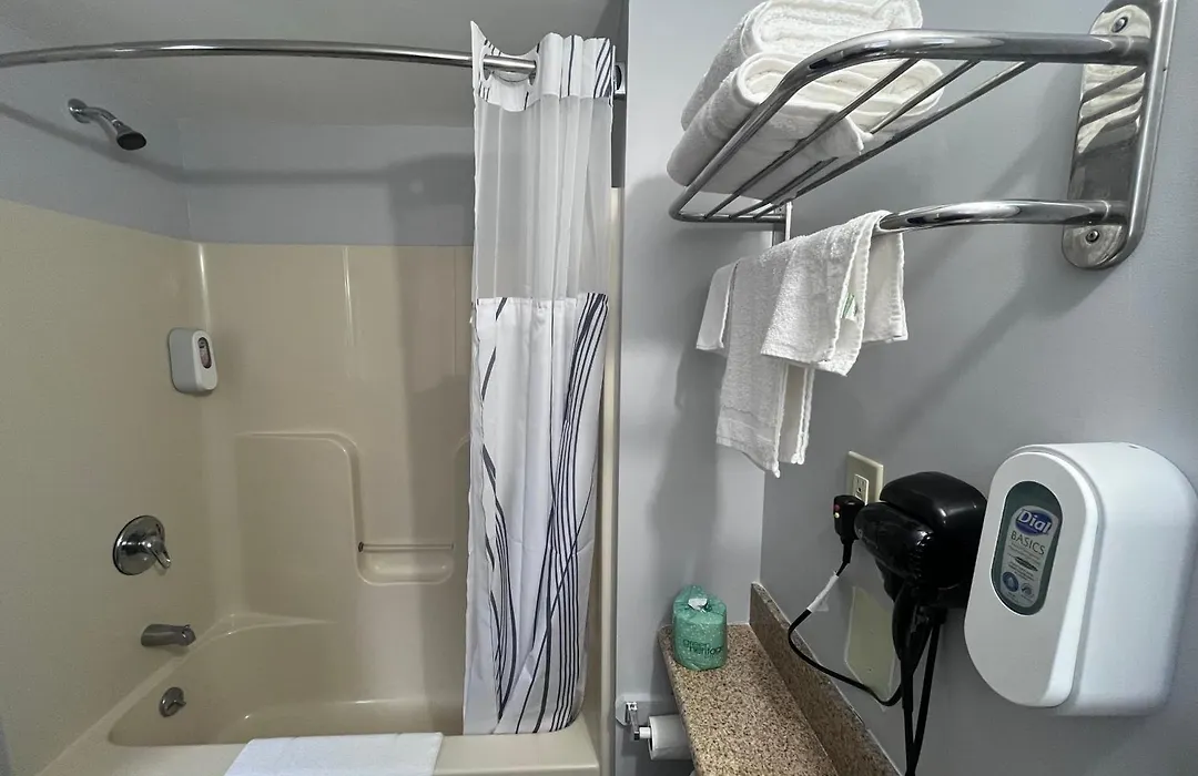 Chaplin Inn & Suites-1
