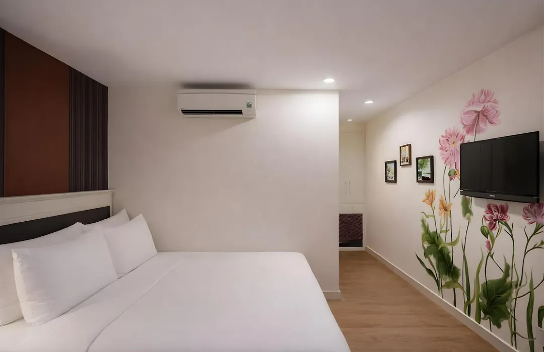 Asian Ruby Center Point Hotel - Near Nguyen Hue Street-1
