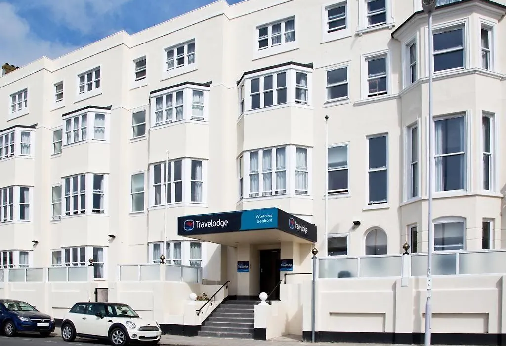 Travelodge Worthing Seafront-1
