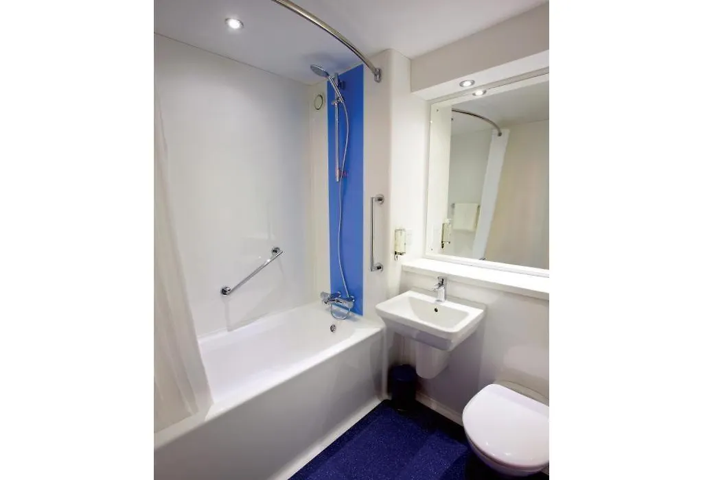 Travelodge Kinross M90-1