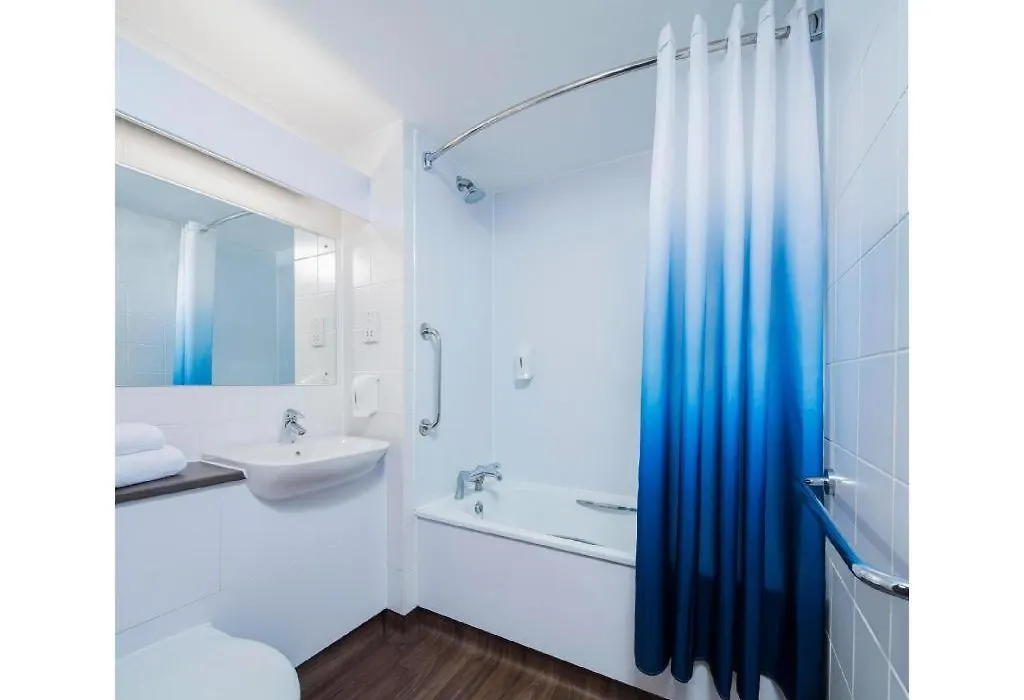 Travelodge London Kingston Upon Thames-1