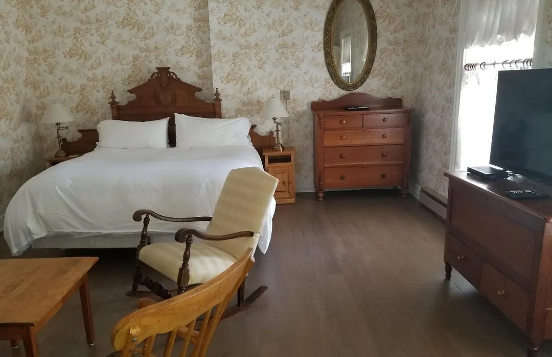 The Little Inn-1