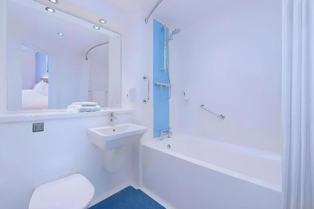 Travelodge Birmingham Fort Dunlop-1