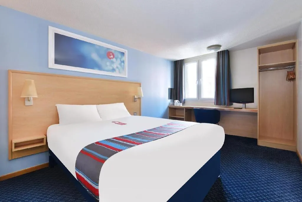 Travelodge Birmingham Central Broadway Plaza-1