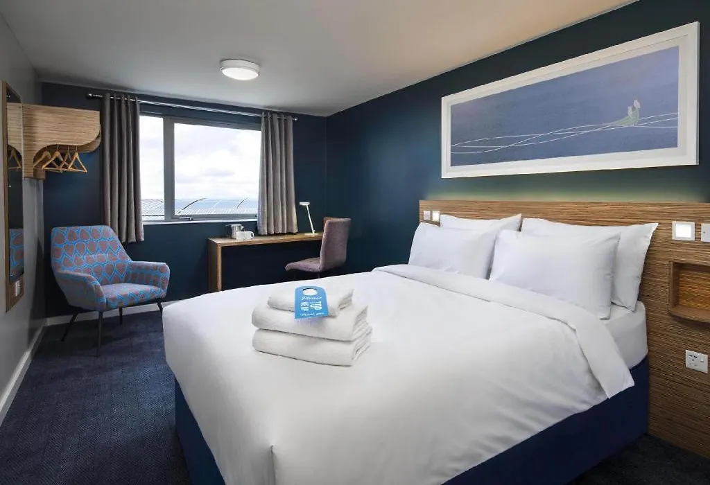 Travelodge Gloucester-1