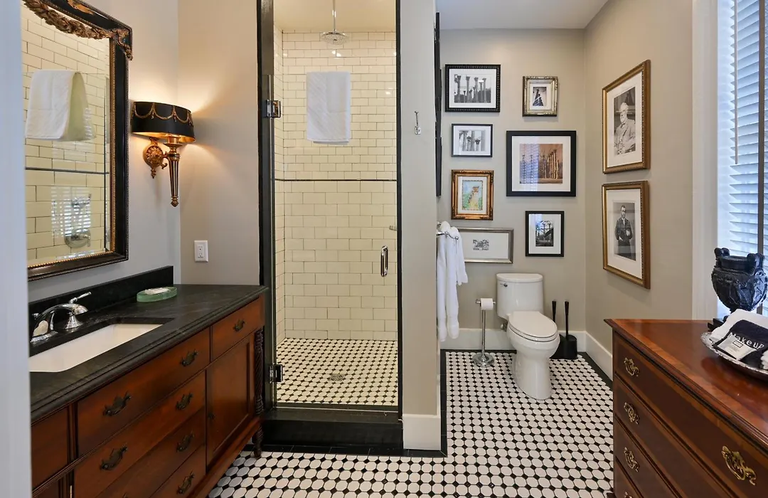 Magnolia Hall - Henderson Suite - King Suite-1