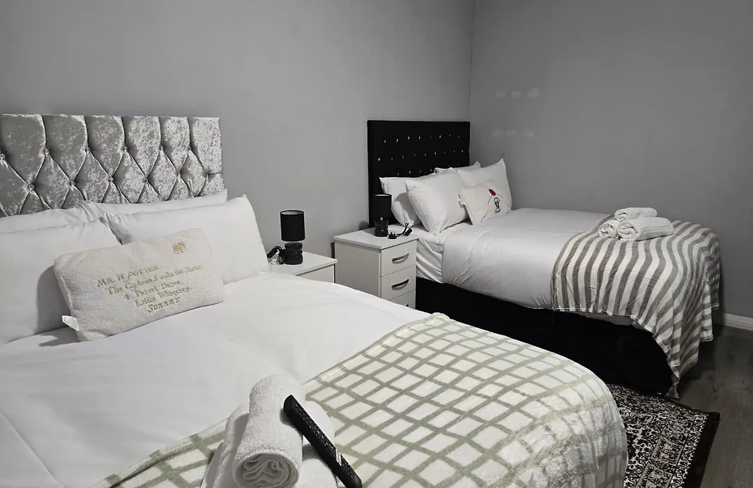 Heathrow Roomzzzz Bnb-1